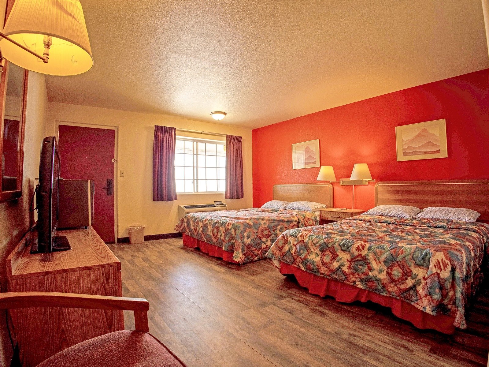 Queen Size Bed Room